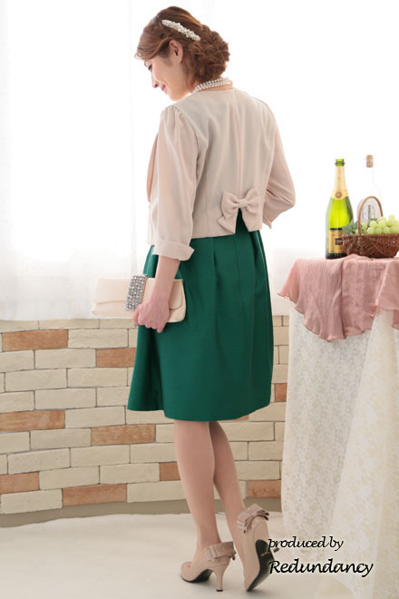 グリーンのウエストリボンフレアドレス