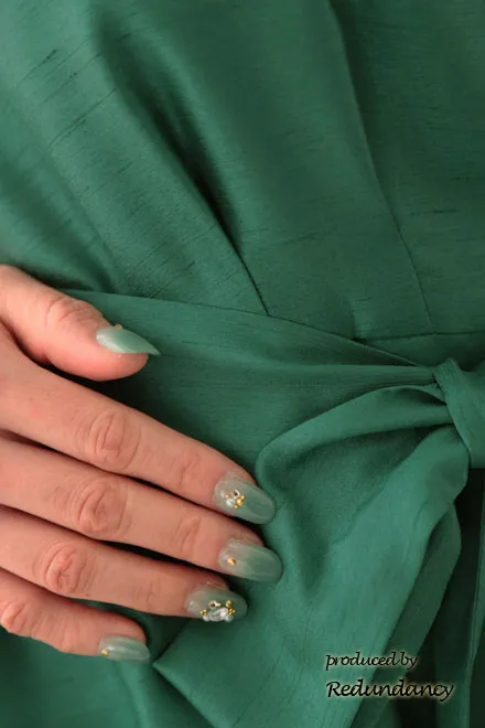 グリーンのウエストリボンフレアドレス