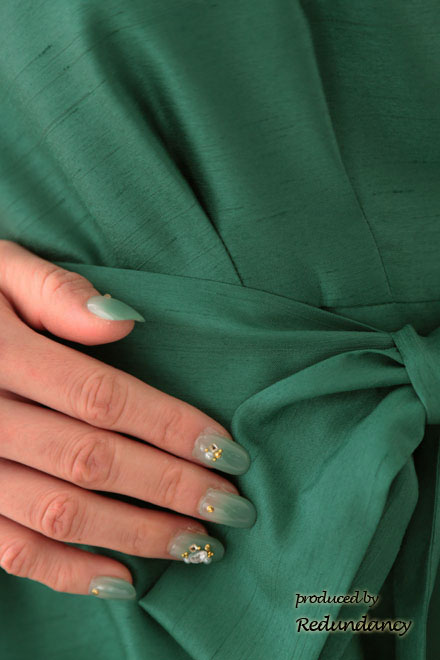 グリーンのウエストリボンフレアドレス