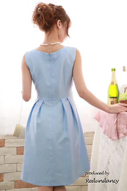 ライトブルーのフロント切替リボン膝丈ドレス