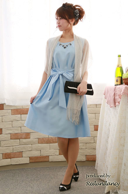 ライトブルーのフロント切替リボン膝丈ドレス