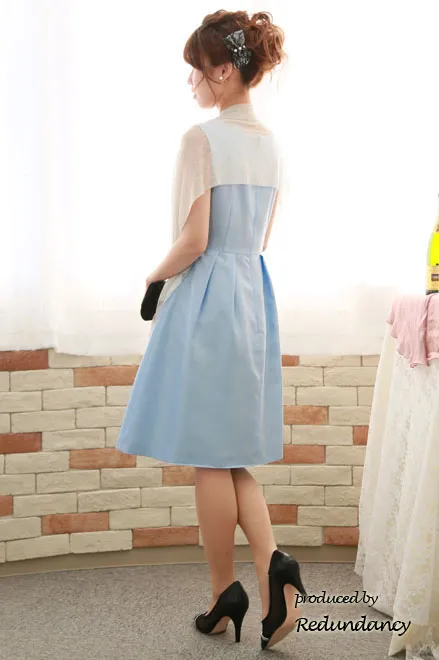 ライトブルーのフロント切替リボン膝丈ドレス