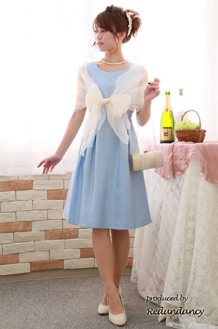 ライトブルーのフロント切替リボン膝丈ドレス
