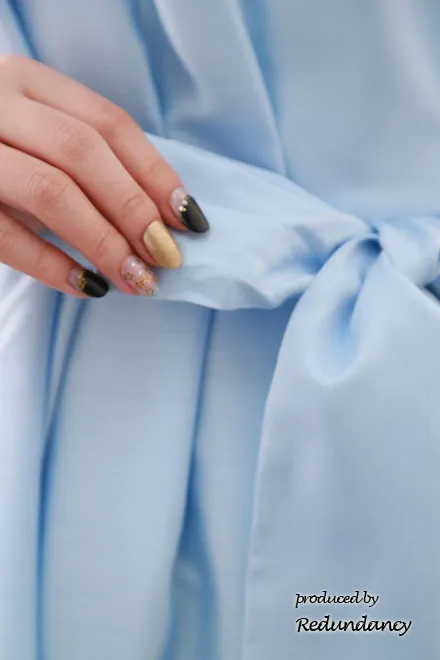 ライトブルーのフロント切替リボン膝丈ドレス