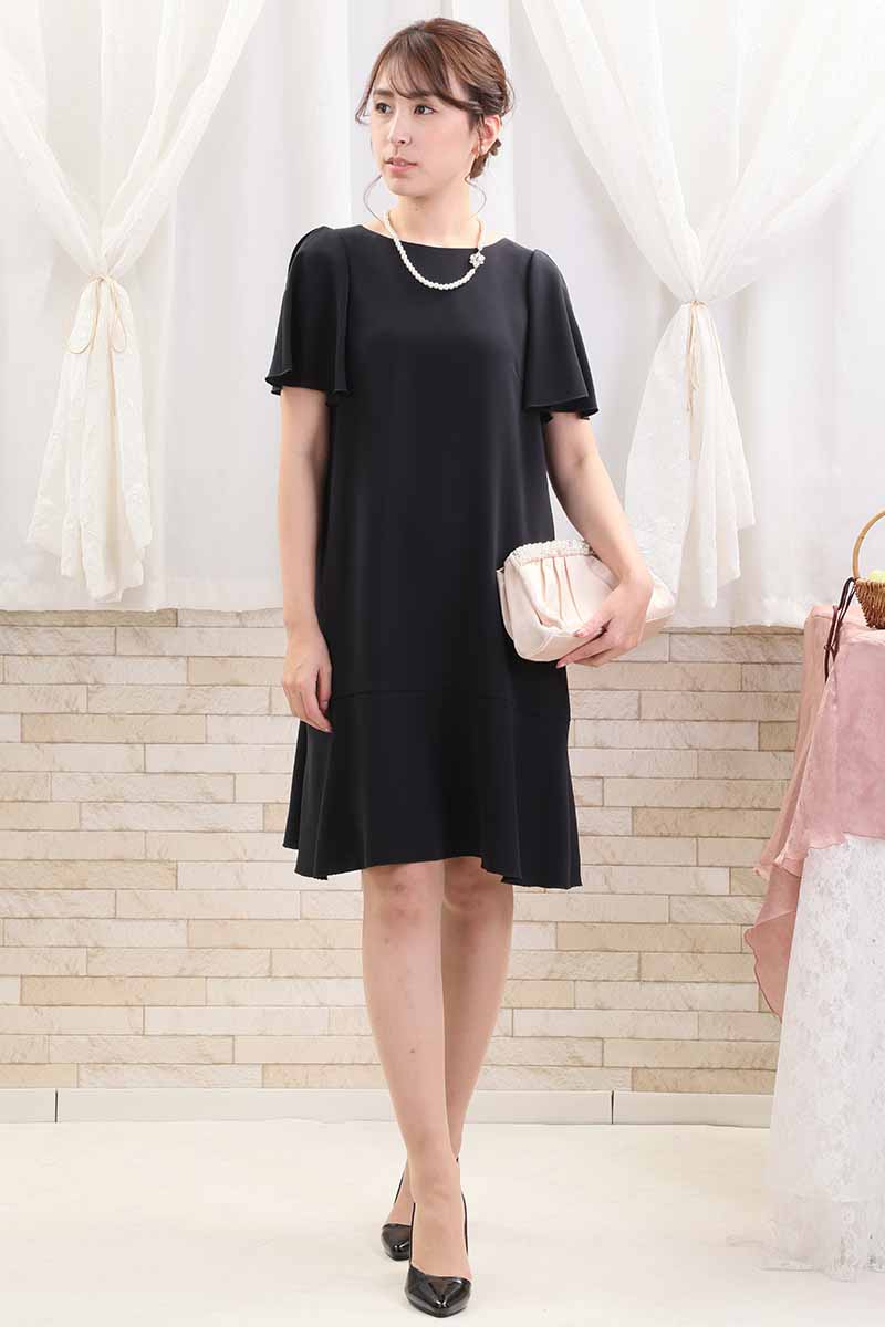 ネイビーのスリット入りフリルスリーブドレス