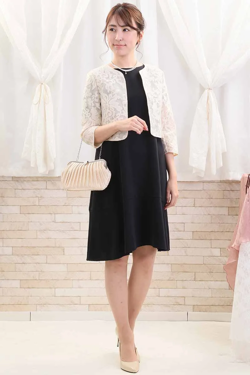 ネイビーのスリット入りフリルスリーブドレス