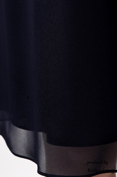 ネイビーのティアードフリルドレス