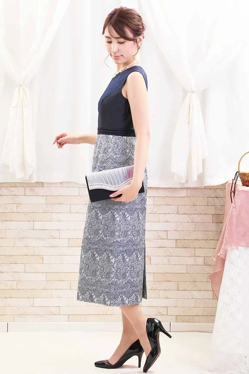 ネイビーのラメ入り刺繍ドレス