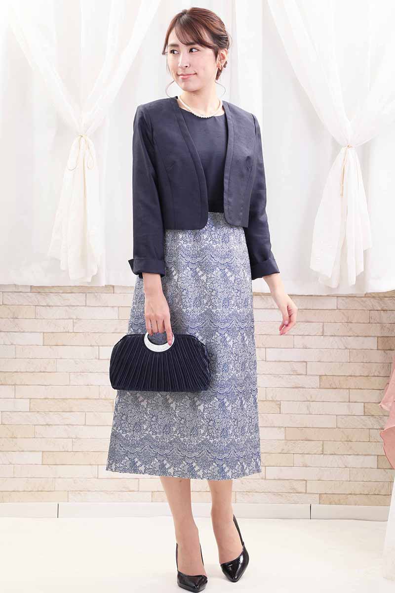 ネイビーのラメ入り刺繍ドレス