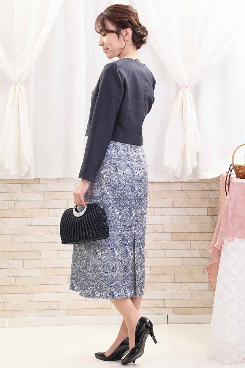 ネイビーのラメ入り刺繍ドレス