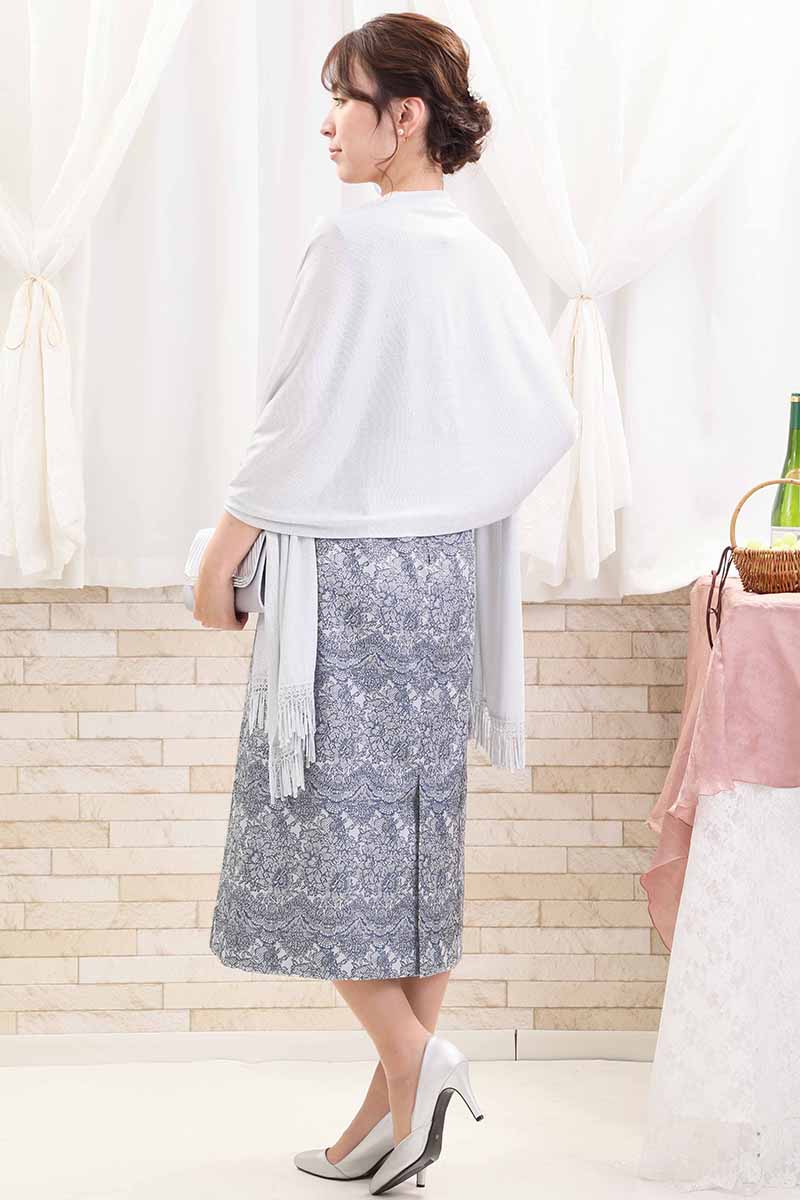 ネイビーのラメ入り刺繍ドレス