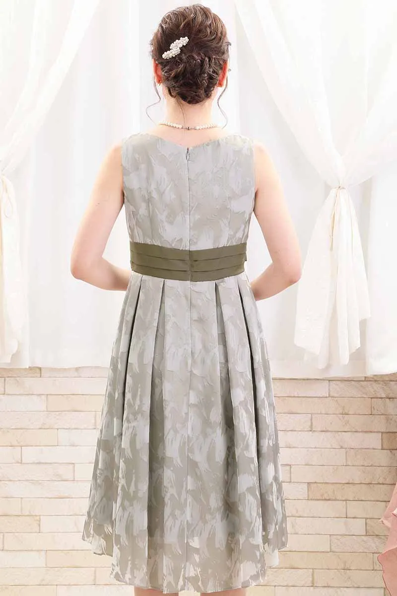 ライトカーキのサテンベルトシフォンドレス
