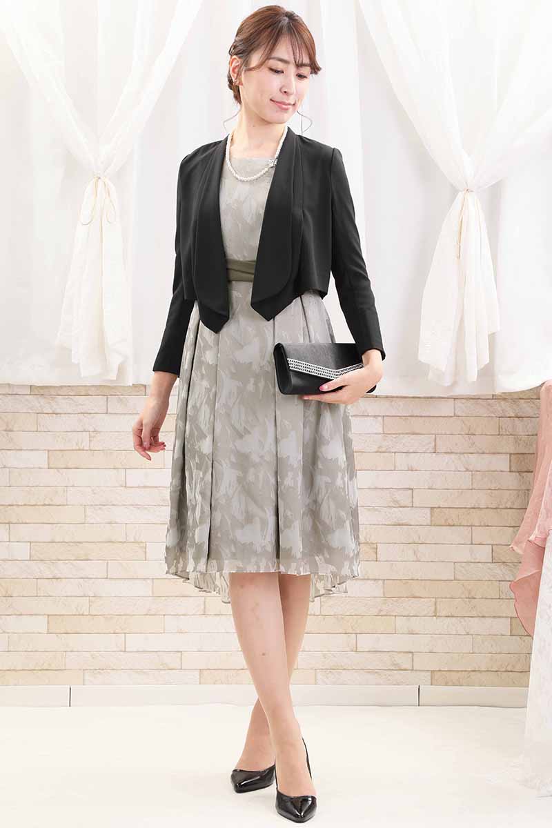 ライトカーキのサテンベルトシフォンドレス