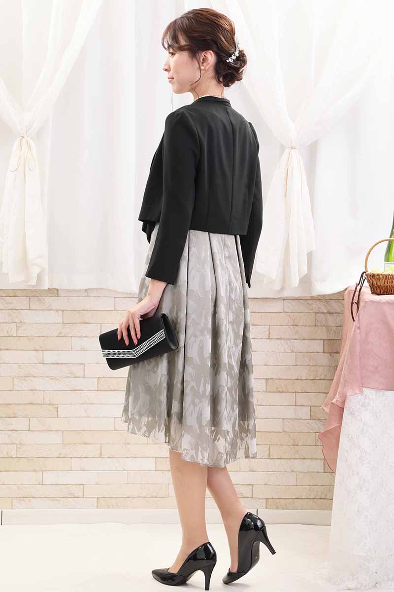 ライトカーキのサテンベルトシフォンドレス