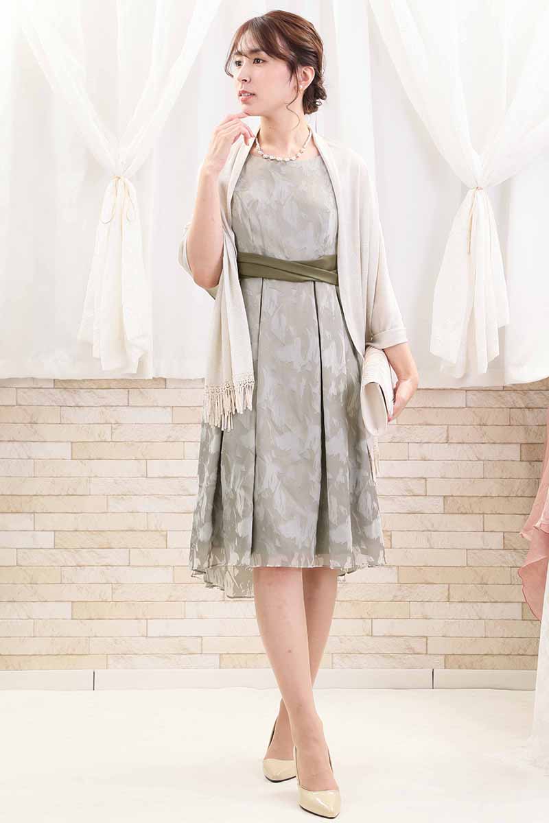 ライトカーキのサテンベルトシフォンドレス