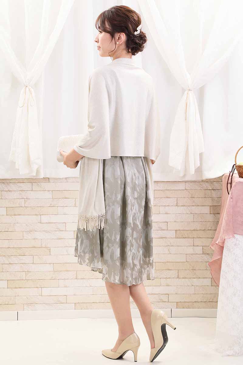 ライトカーキのサテンベルトシフォンドレス