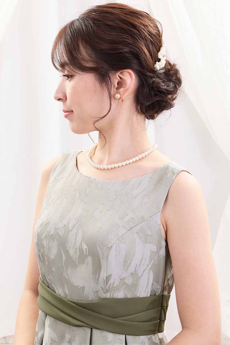 ライトカーキのサテンベルトシフォンドレス