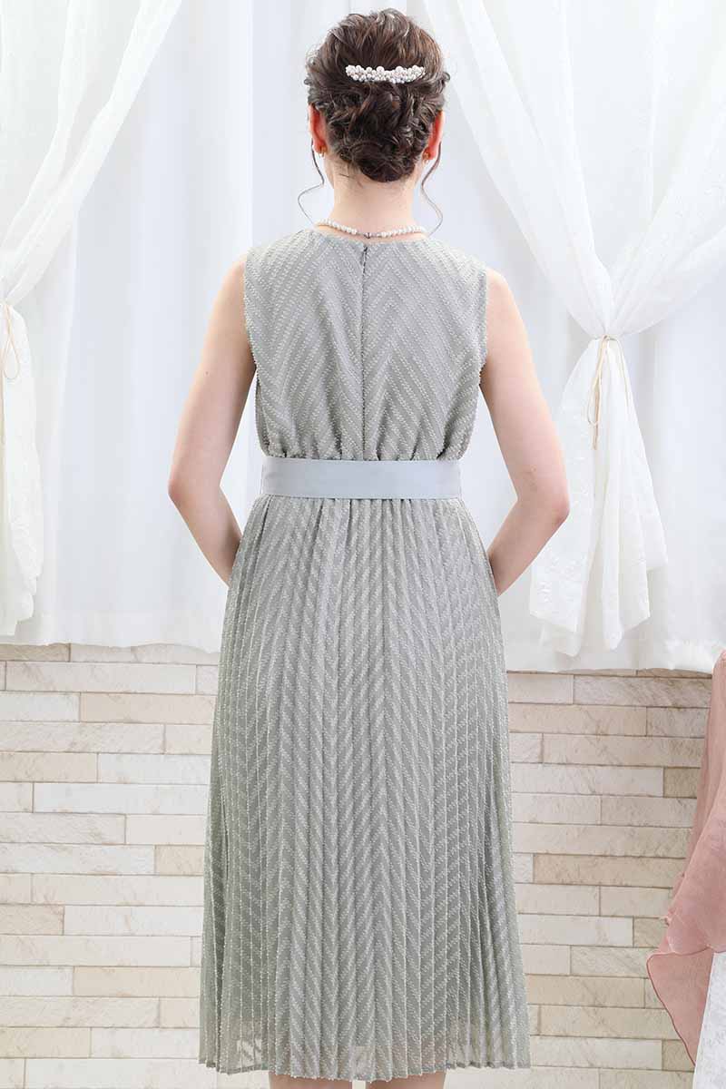 ライトグリーンのウエストリボン付きカシュクールドレス