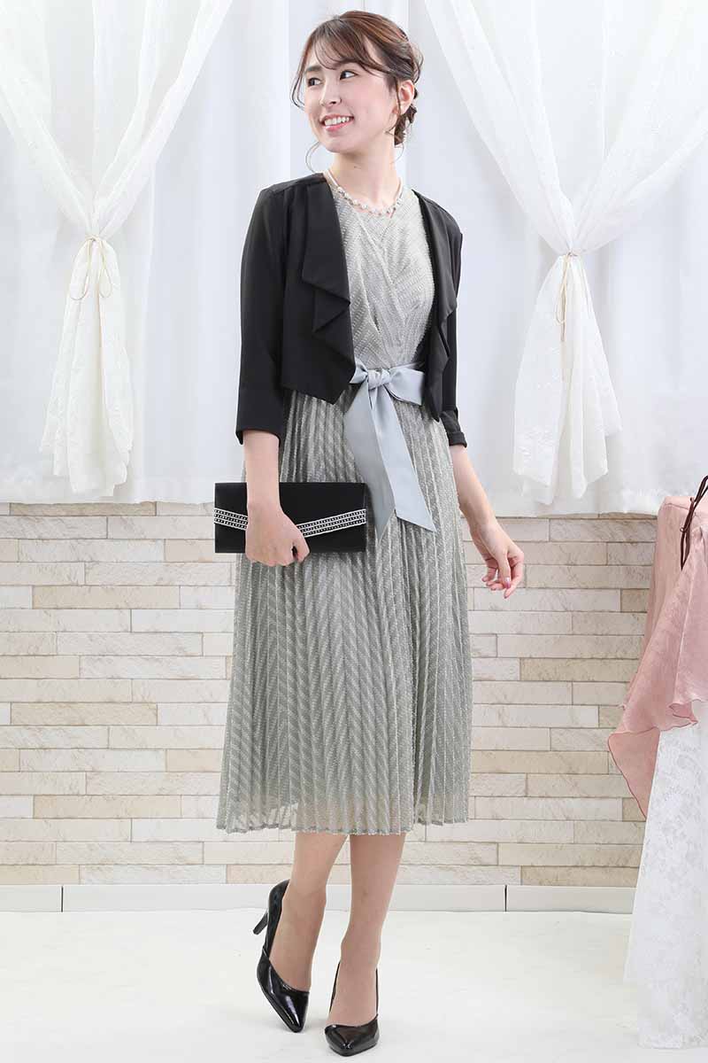 ライトグリーンのウエストリボン付きカシュクールドレス