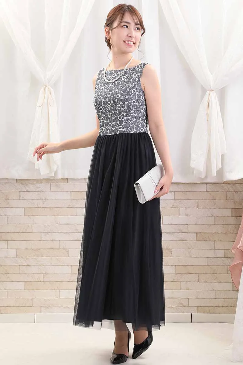 ネイビーの花柄刺繍入りロングチュールドレス