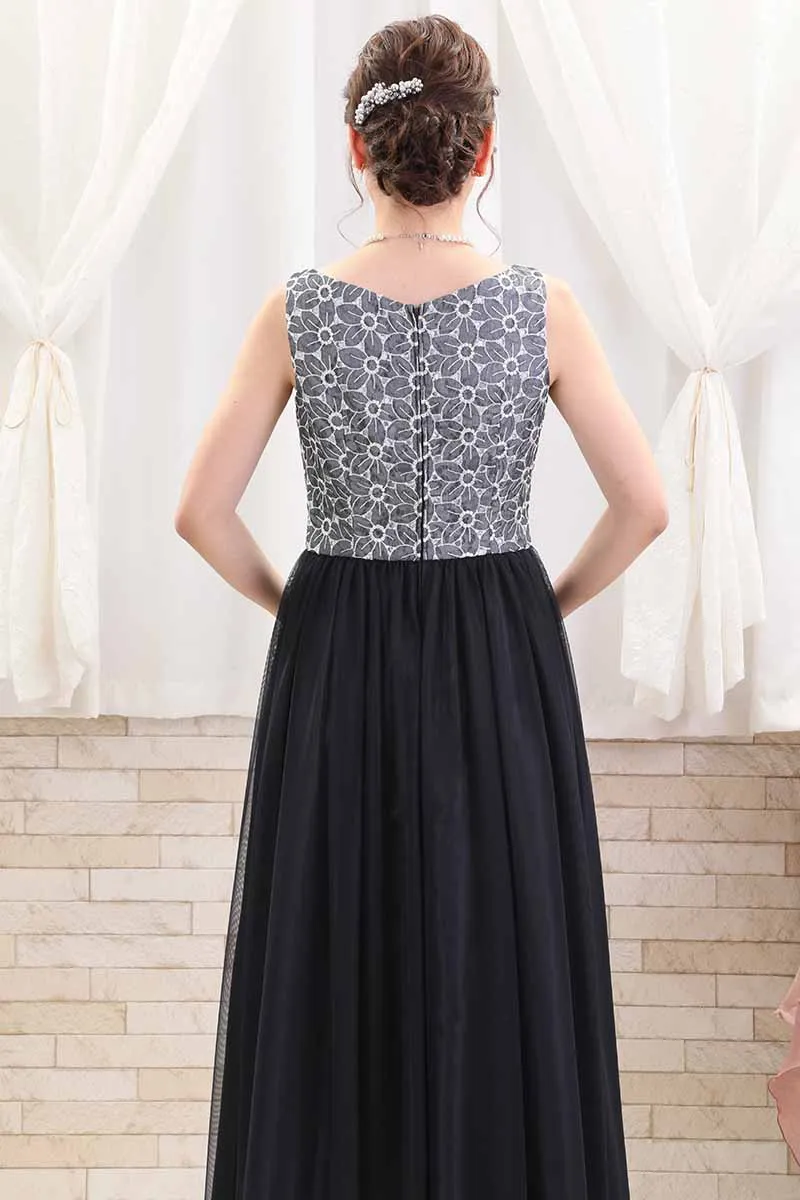 ネイビーの花柄刺繍入りロングチュールドレス