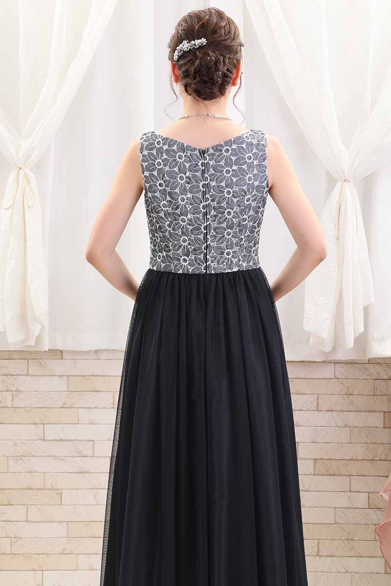 ネイビーの花柄刺繍入りロングチュールドレス