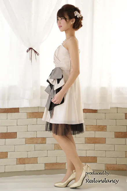 ピンク×モノトーンの変形タックドレス