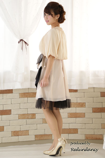 ピンク×モノトーンの変形タックドレス