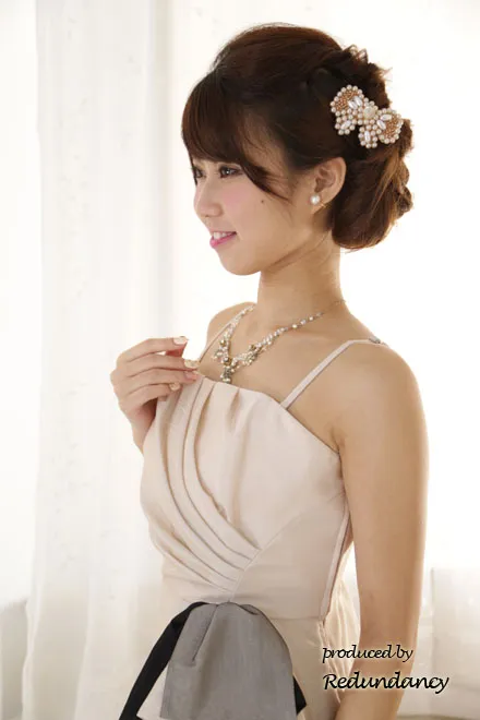 ピンク×モノトーンの変形タックドレス