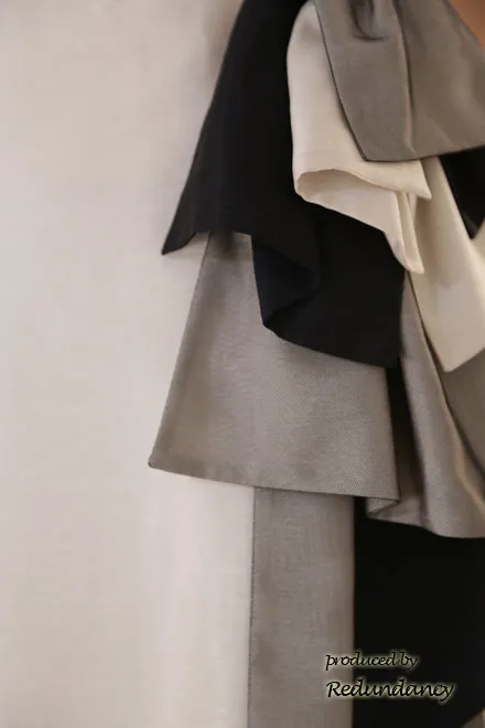 ピンク×モノトーンの変形タックドレス