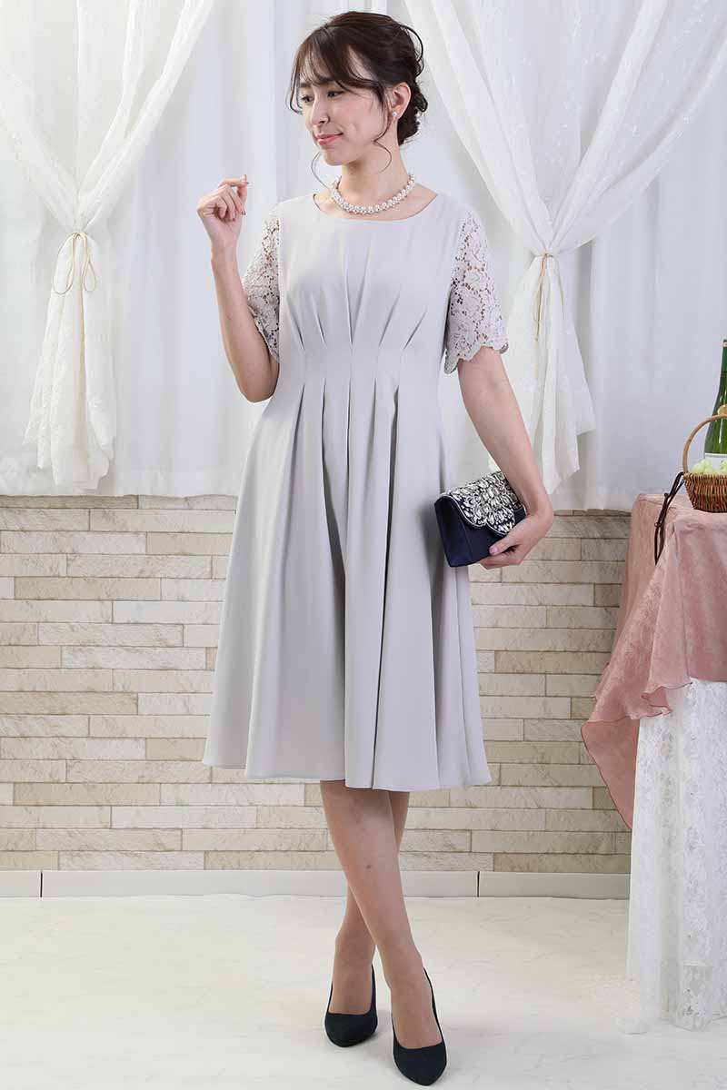 ライトグレーのレース袖ウエストタック入りドレス