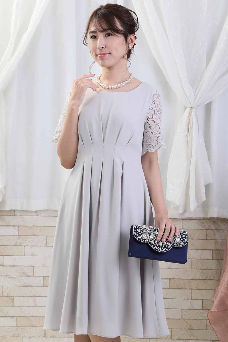 ライトグレーのレース袖ウエストタック入りドレス