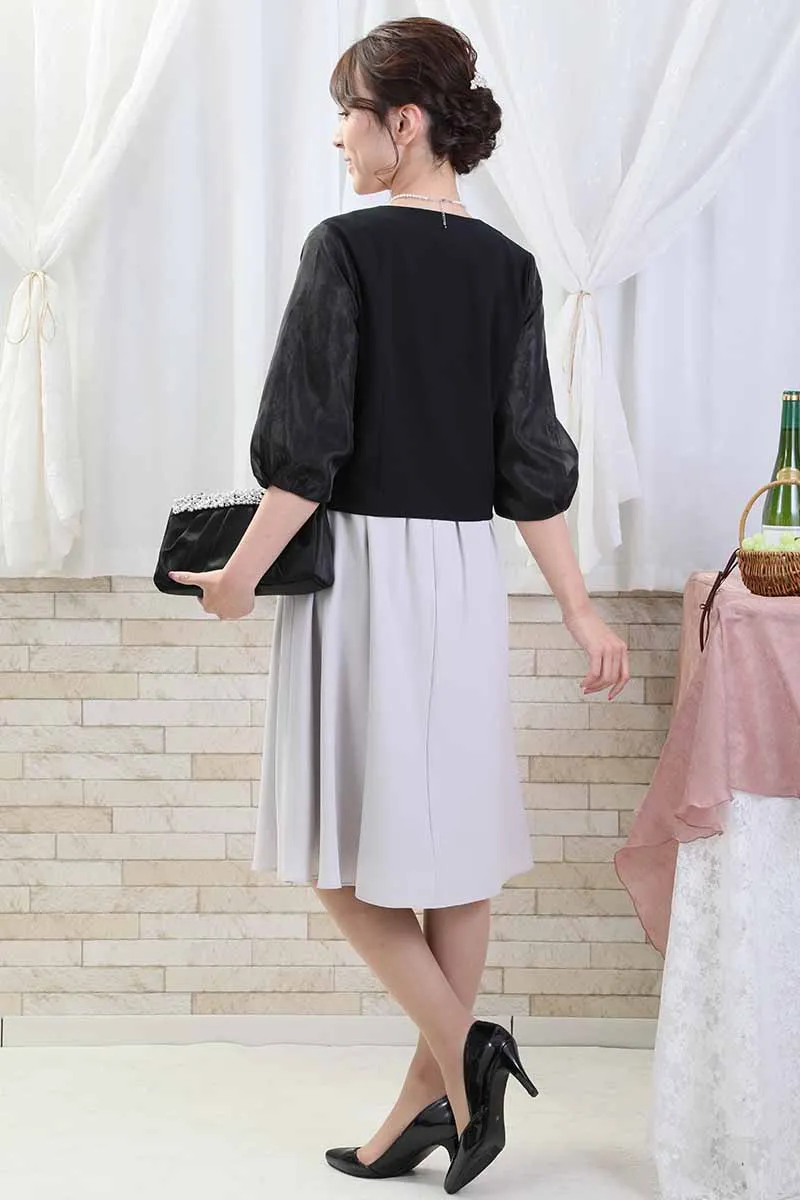 ライトグレーのレース袖ウエストタック入りドレス