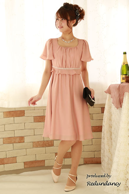 ピンクのスクープドネック小花レース膝丈ドレス