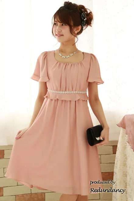 ピンクのスクープドネック小花レース膝丈ドレス