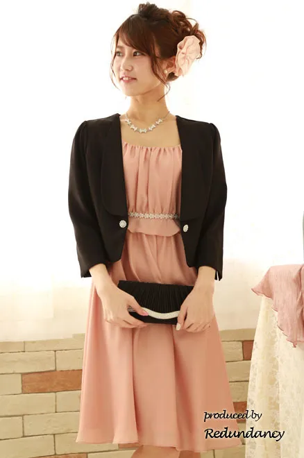 ピンクのスクープドネック小花レース膝丈ドレス