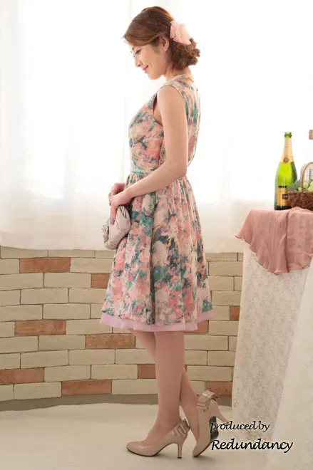 ピンクの油彩風花柄ドレスミディ丈ドレス