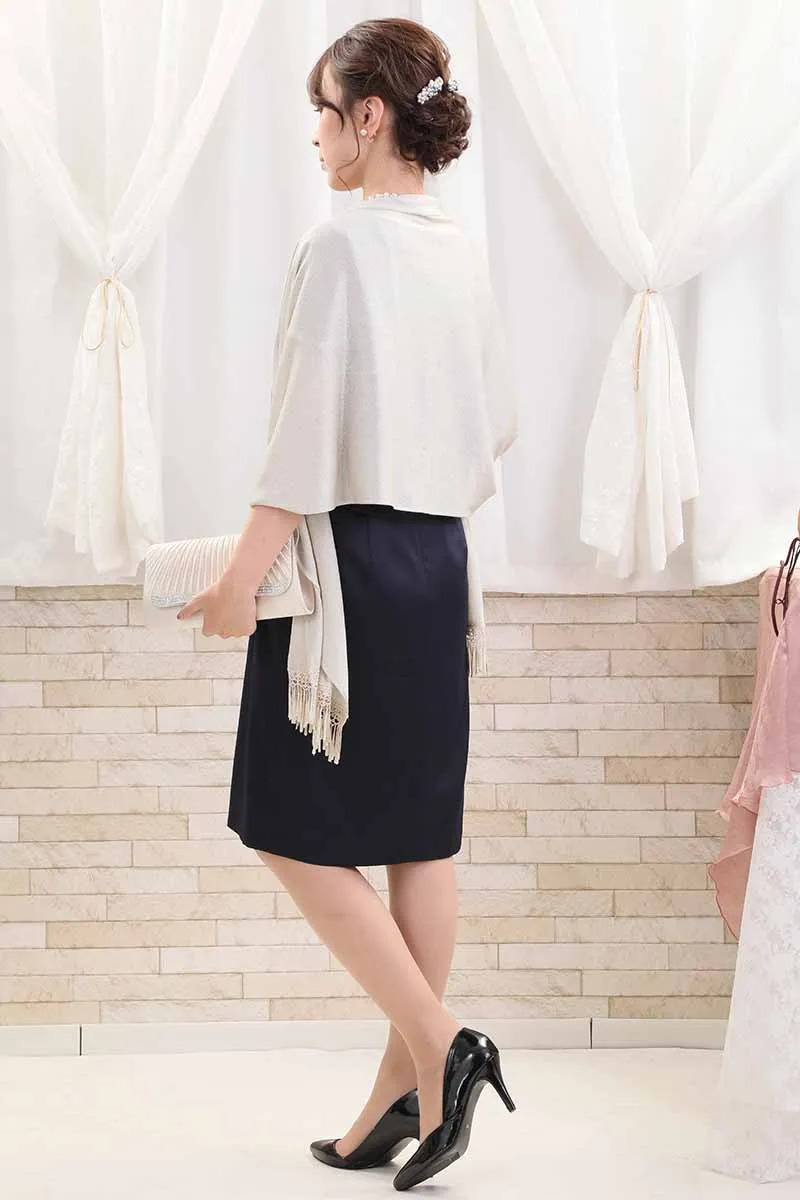 ネイビーのバックレースタイトドレス