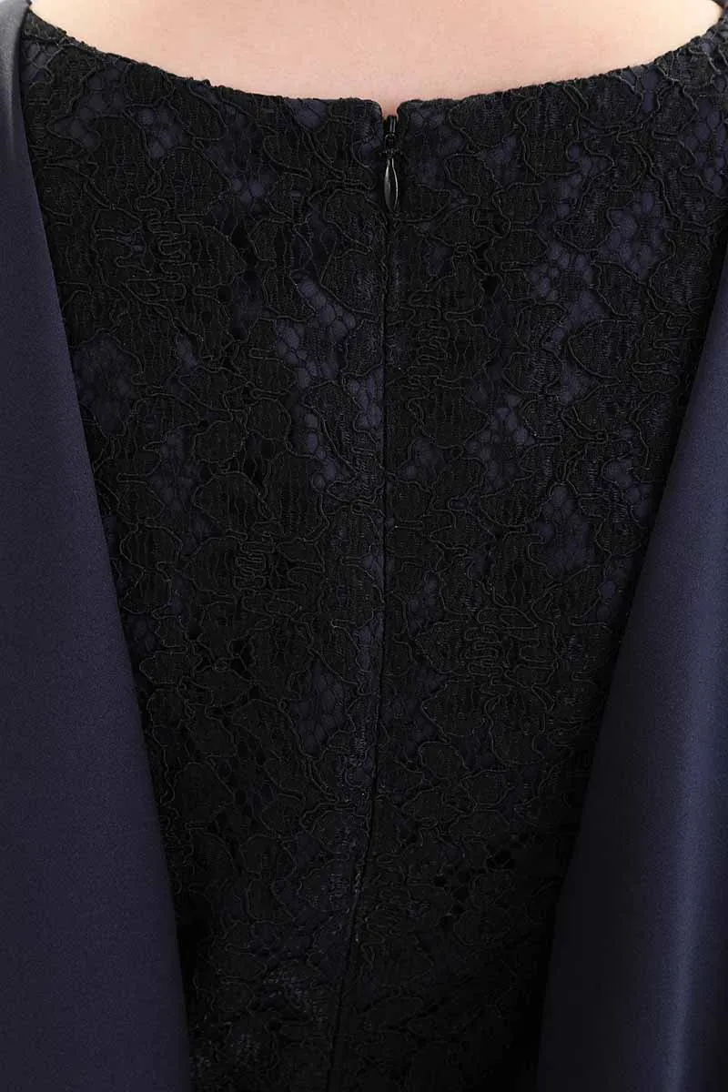 ネイビーのバックレースタイトドレス