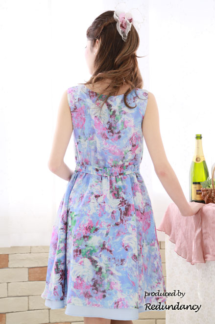 ブルーの油彩風花柄ドレスミディ丈ドレス