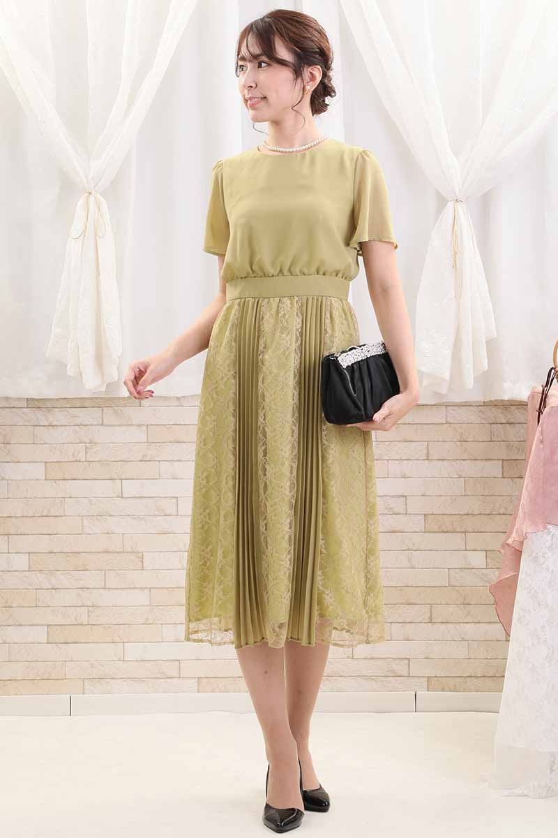 ライムグリーンのレース＆プリーツロングドレス