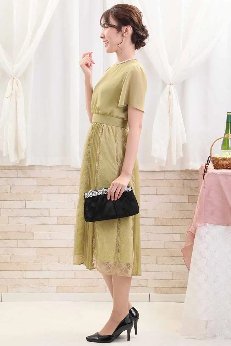 ライムグリーンのレース＆プリーツロングドレス