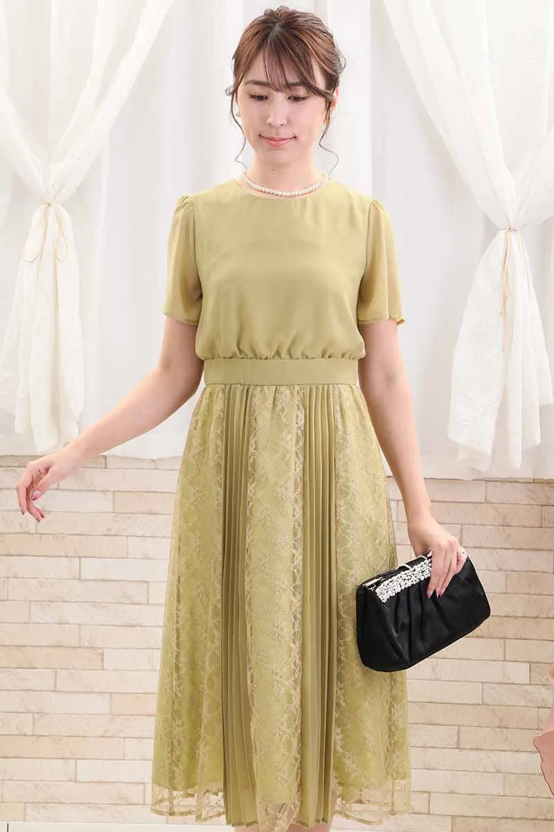 ライムグリーンのレース＆プリーツロングドレス