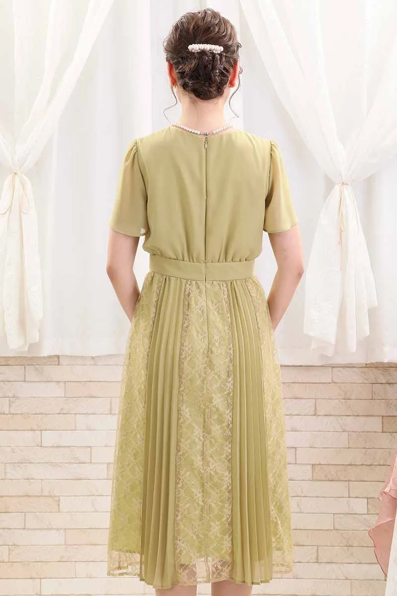 ライムグリーンのレース＆プリーツロングドレス