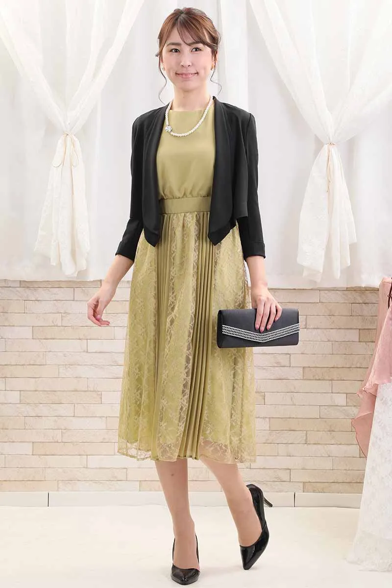 ライムグリーンのレース＆プリーツロングドレス