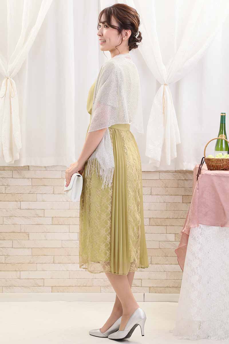 ライムグリーンのレース＆プリーツロングドレス