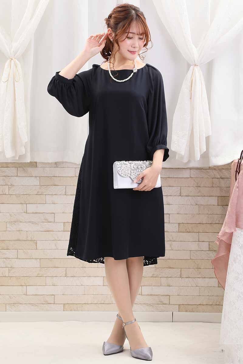 ネイビーのベルト付きバックレースドレス