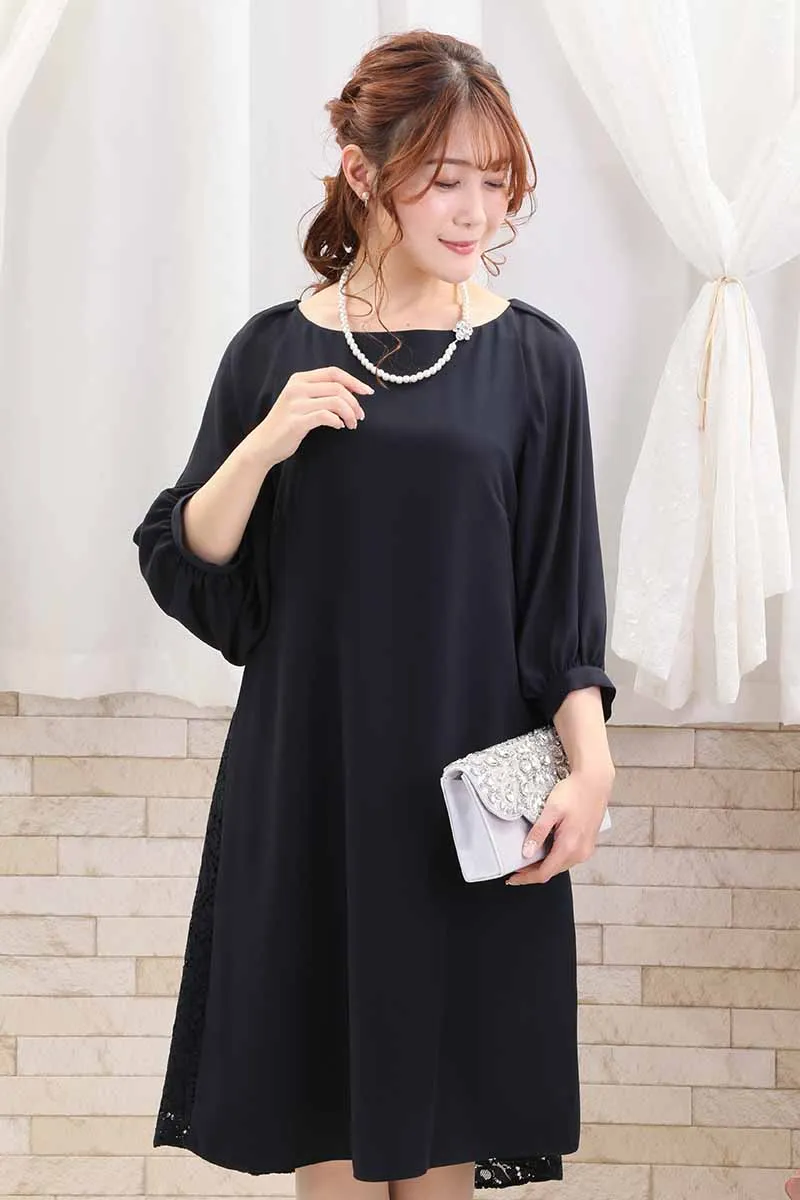 ネイビーのベルト付きバックレースドレス