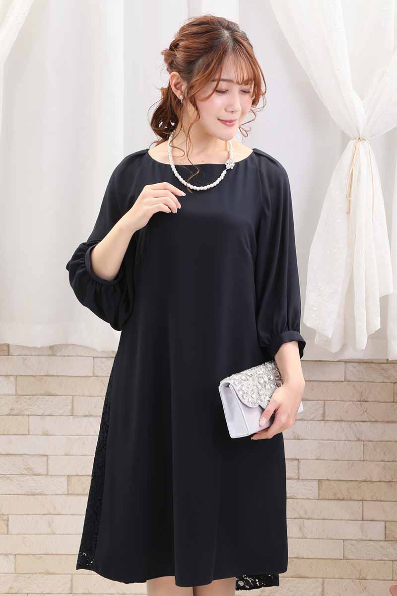 ネイビーのベルト付きバックレースドレス