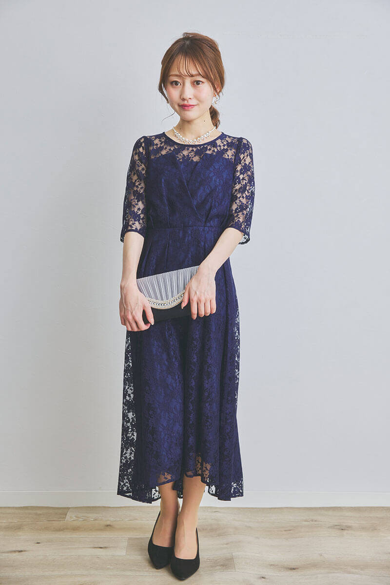 ネイビーの総レースフィッシュテールドレス